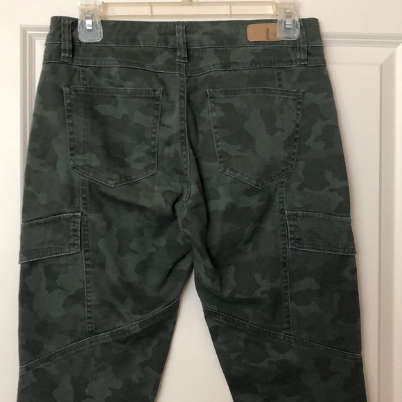 Camo pants 💚 - Picture 4 of 7